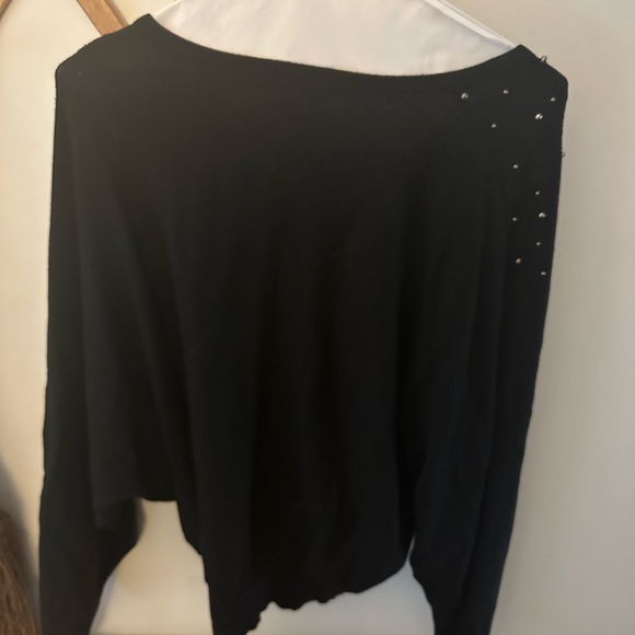 Black soft sweater with small gold beads - Picture 3 of 5